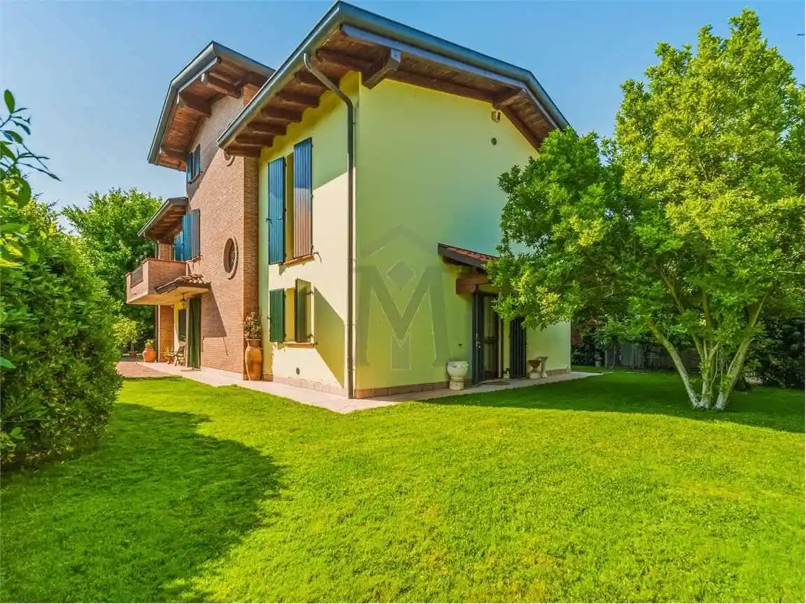 Casa indipendente in vendita a Montecchio Emilia