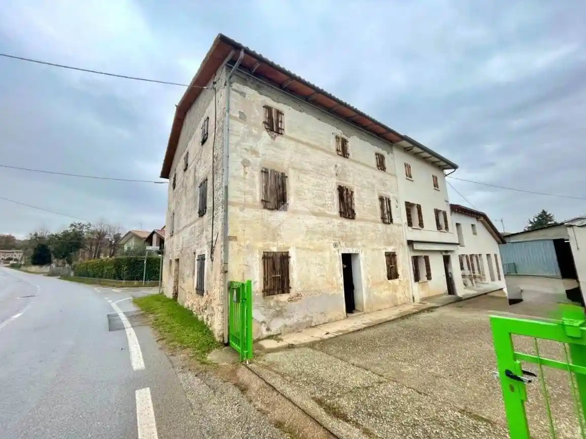 Rustico - Casale in vendita a Giavera del Montello