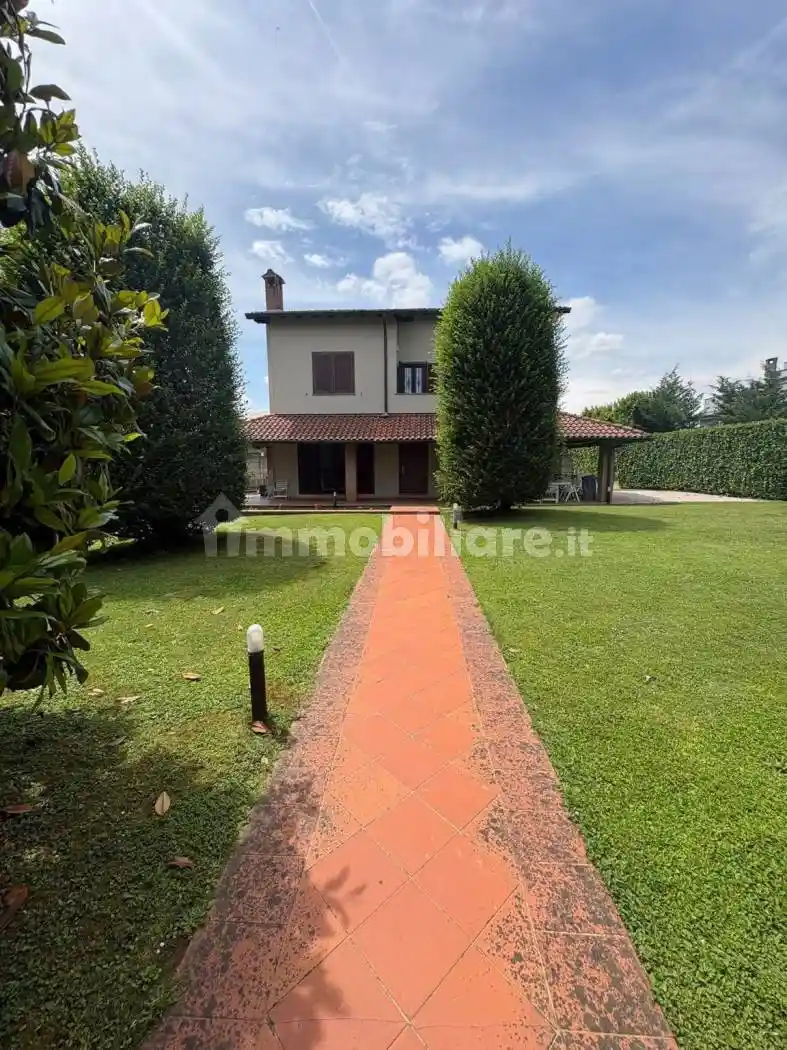 Villa in vendita a Romano di Lombardia