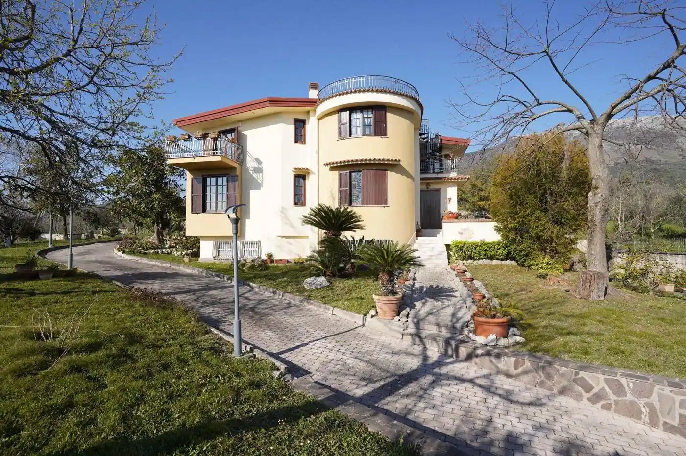 Villa in vendita a Cervaro