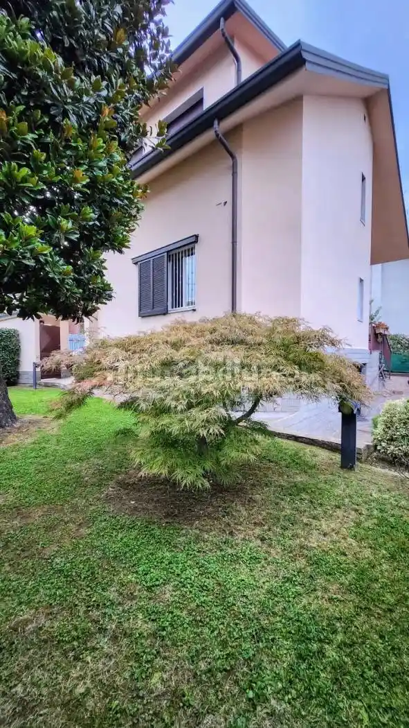 Villa in vendita a Cologno Monzese