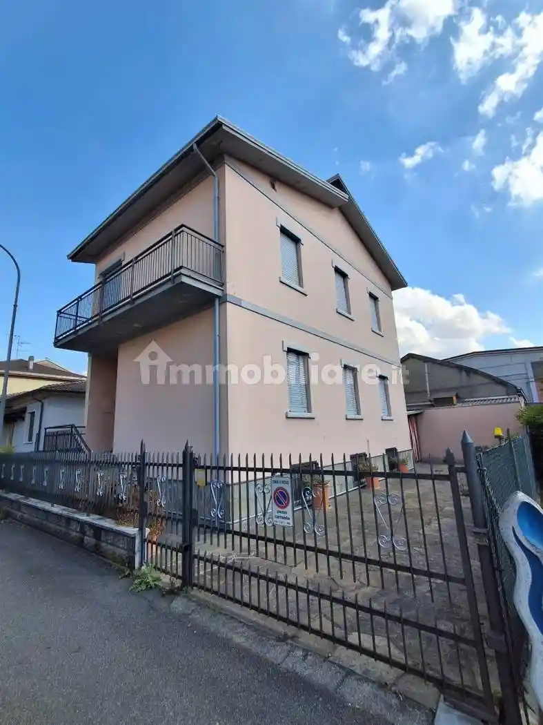 Casa indipendente in vendita a Piacenza