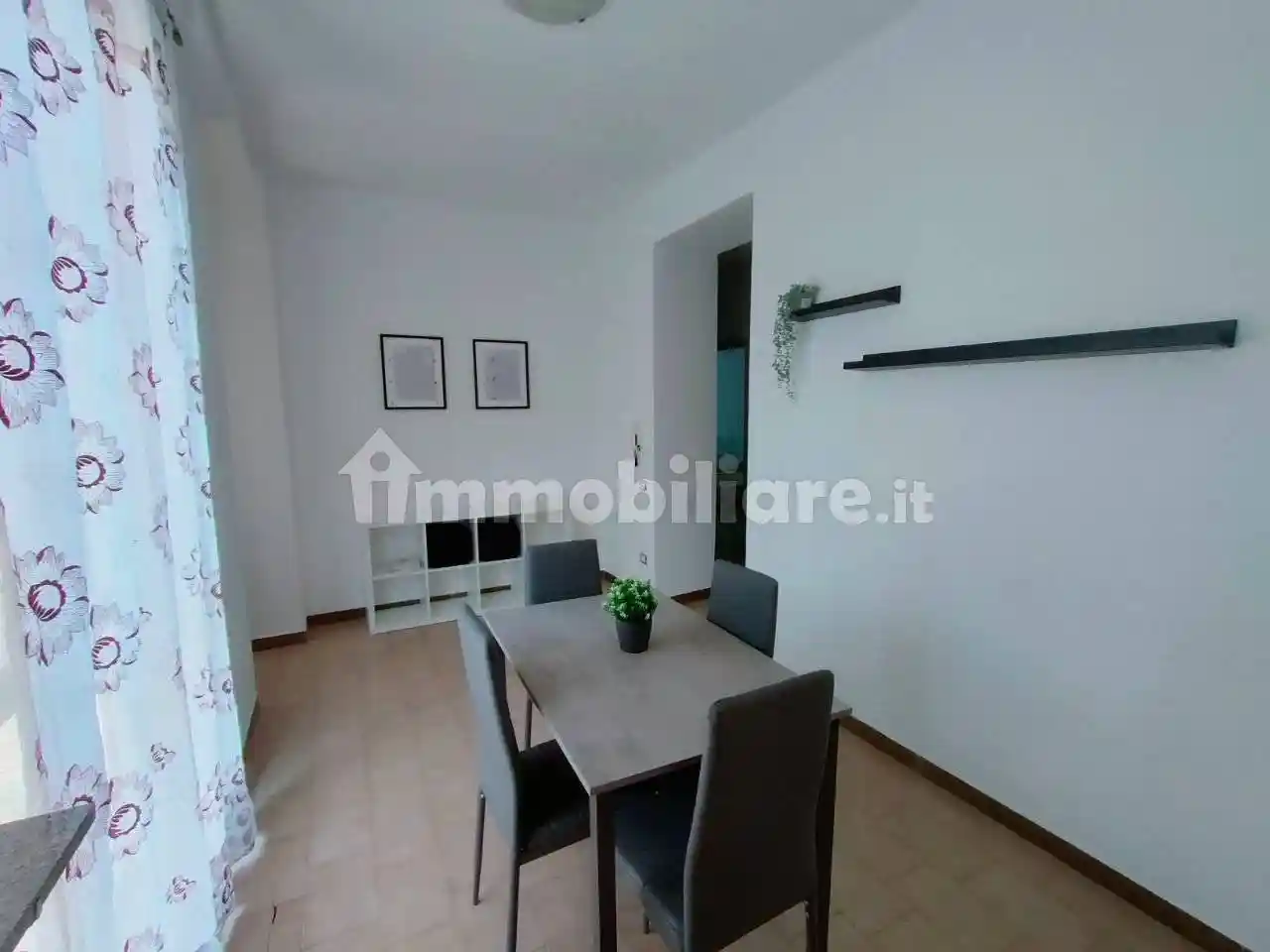 Palazzo - Edificio in affitto a Prato Sesia