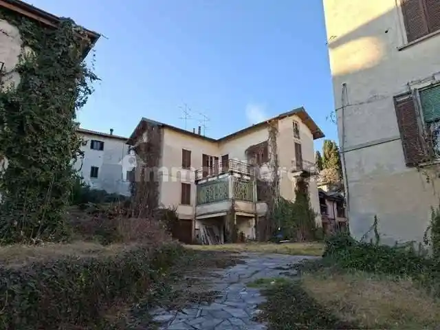 Palazzo - Edificio in vendita a Gazzada Schianno