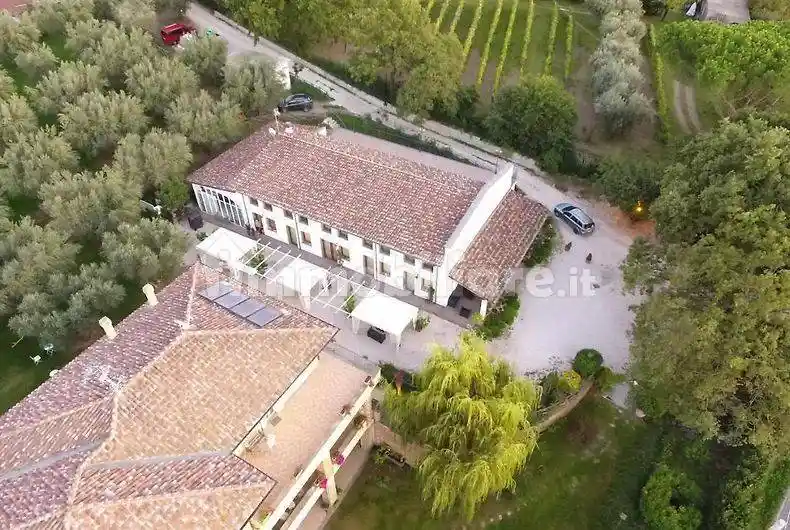 Palazzo - Edificio in vendita a Vetralla