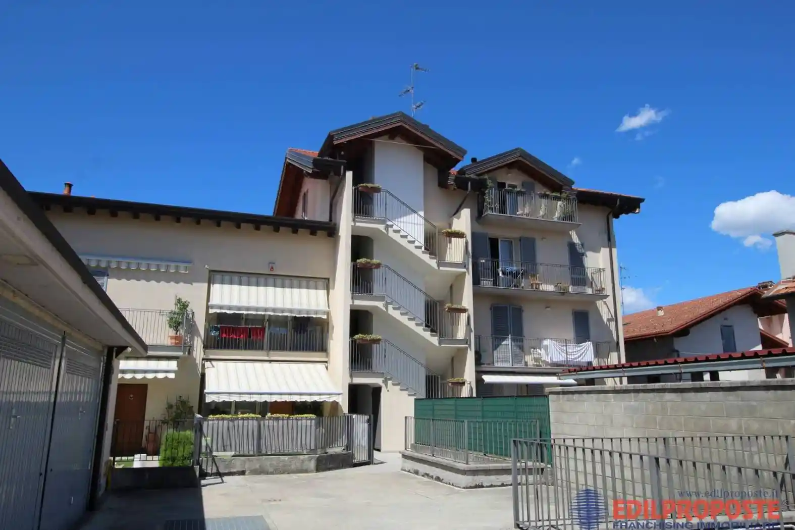 Appartamento in vendita a Lazzate