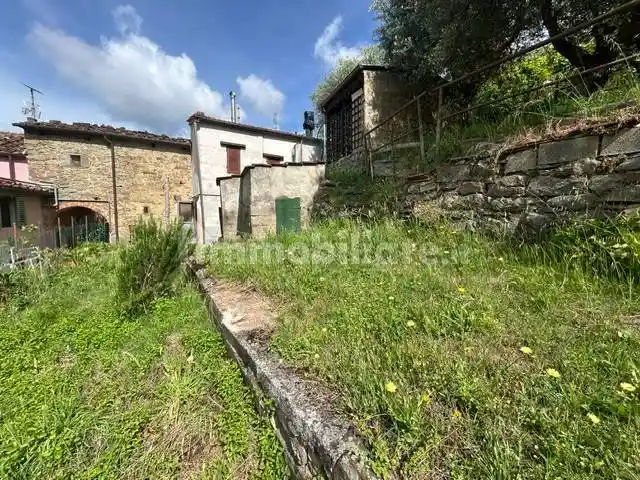 Casa indipendente in vendita a Pistoia