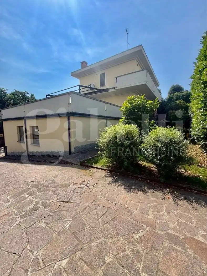Villa in vendita a Senago