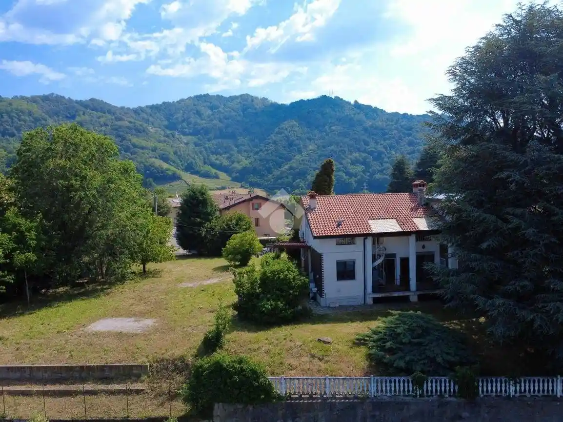 Villa in vendita a Villa d'Adda