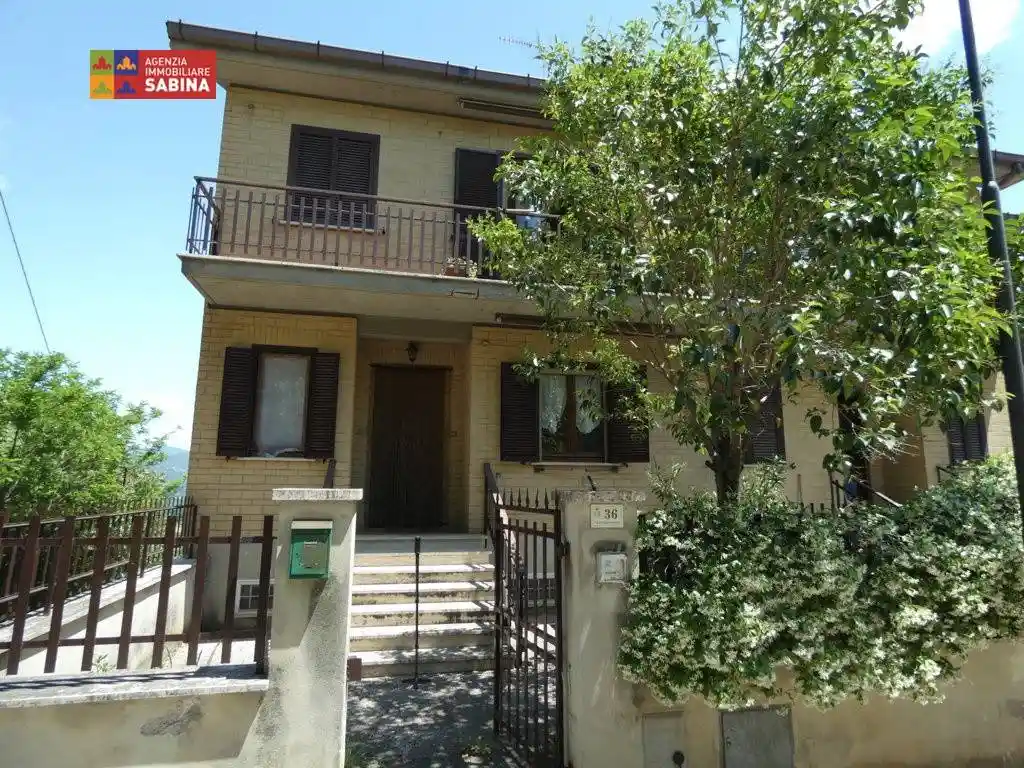 Villa in vendita a Castelnuovo di Farfa