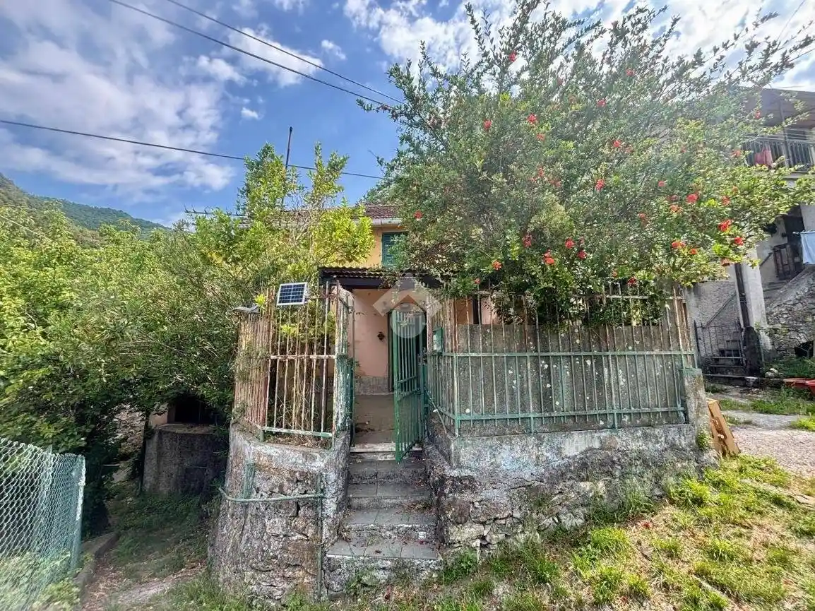 Casa indipendente in vendita a Genova