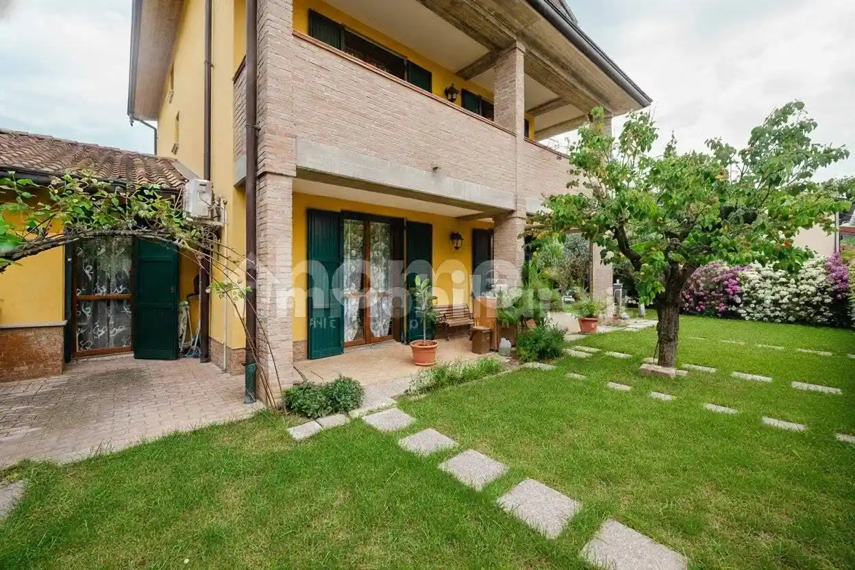 Villa in vendita a Quattro Castella