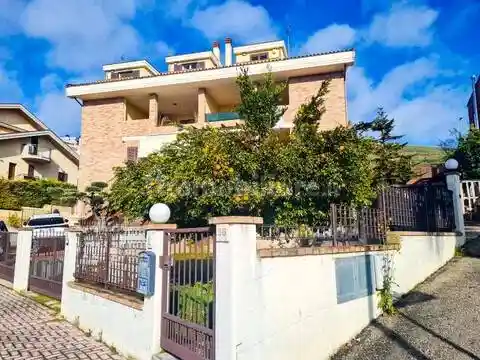 Villa in vendita a Pineto