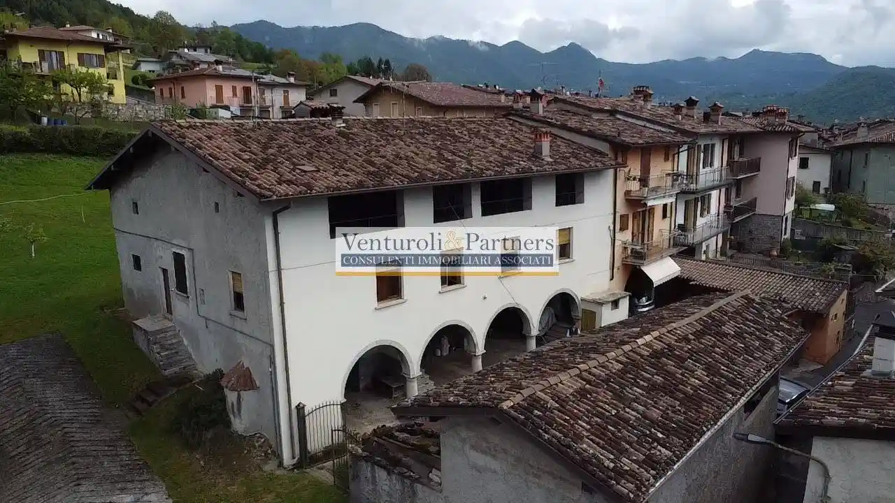 Palazzo - Edificio in vendita a Preseglie