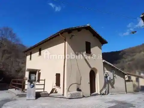 Villa in vendita a Preci