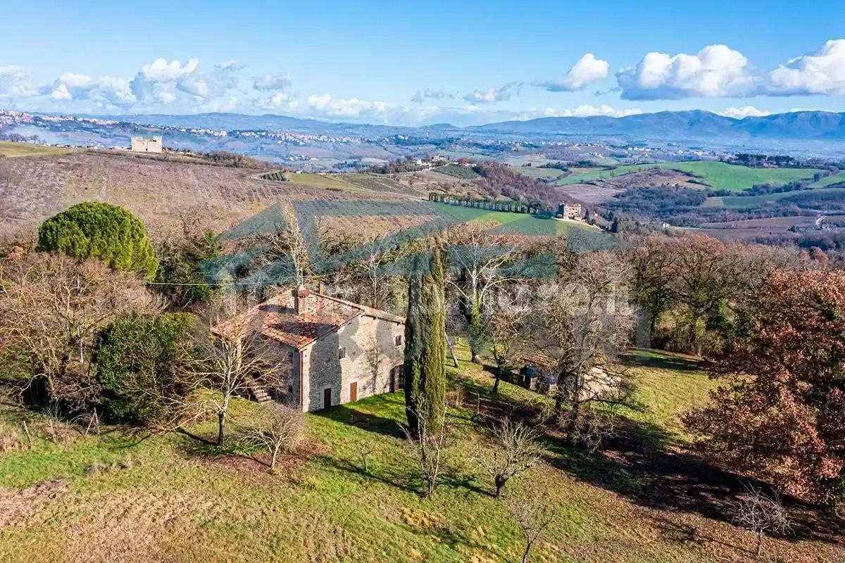Rustico - Casale in vendita a Todi