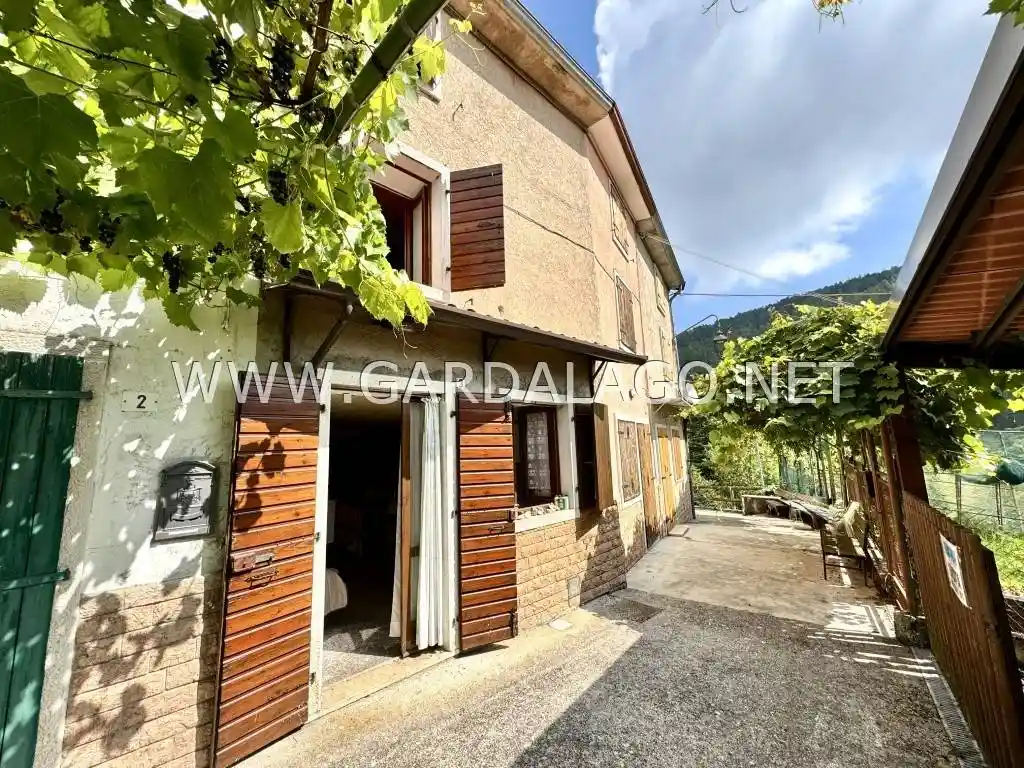 Rustico - Casale in vendita a Ferrara di Monte Baldo