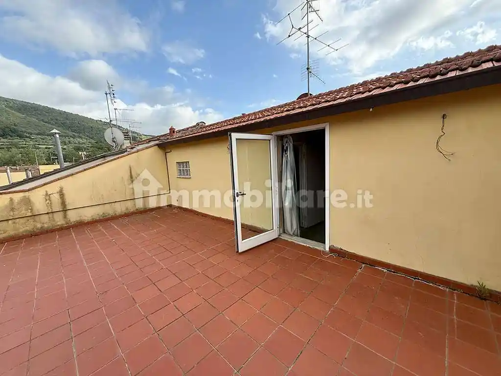 Casa indipendente in vendita a Prato