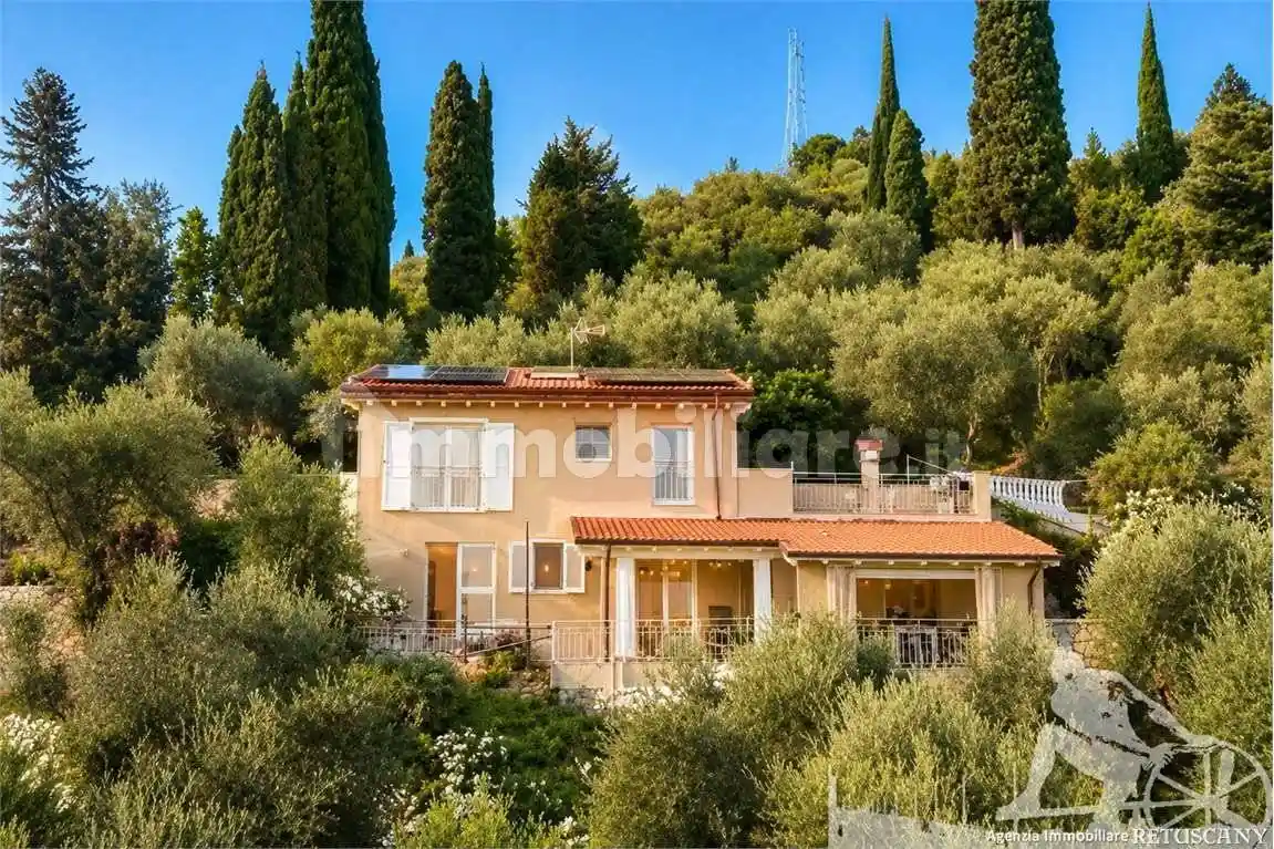 Villa in vendita a Camaiore