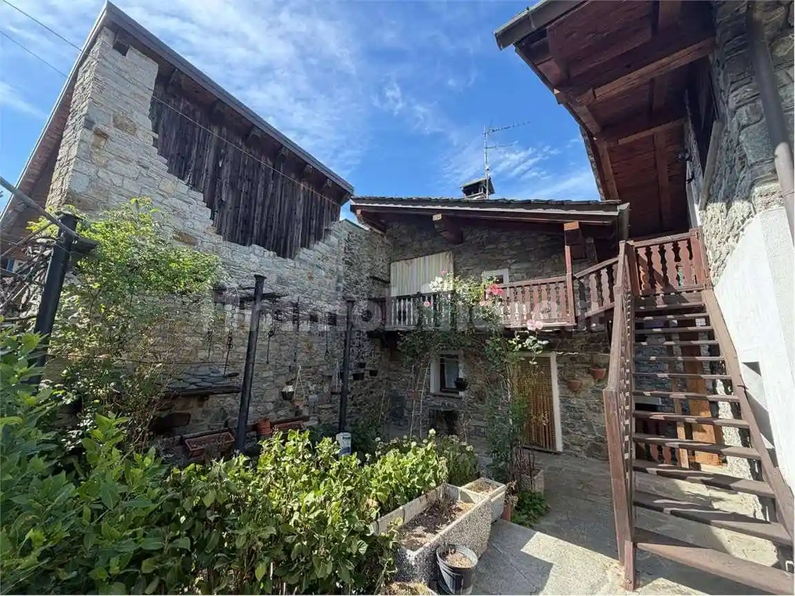 Casa indipendente in vendita a Pontey