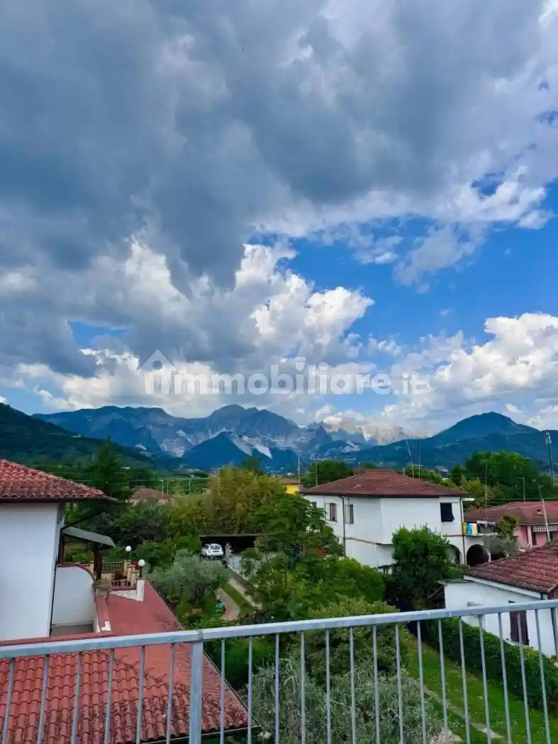 Casa indipendente in vendita a Carrara