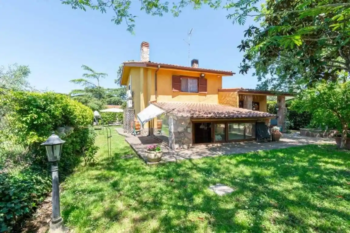 Villa in vendita a Palombara Sabina