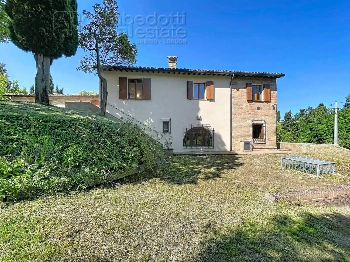 Casa indipendente in vendita a Urbino