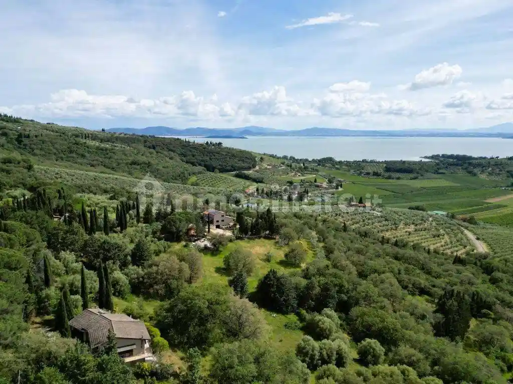 Villa in vendita a Passignano sul Trasimeno
