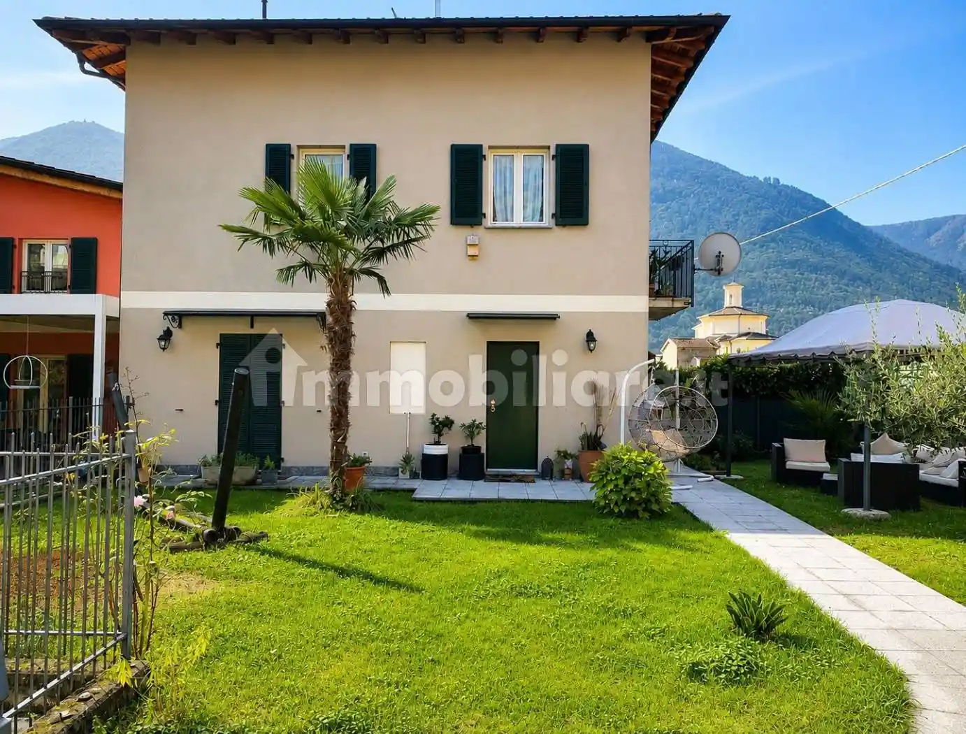 Villa in vendita a Porlezza