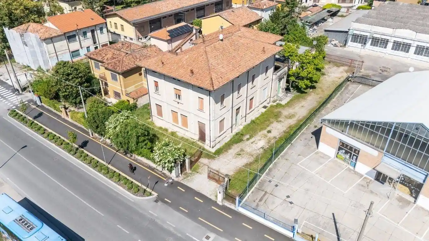 Villa in vendita a Mantova