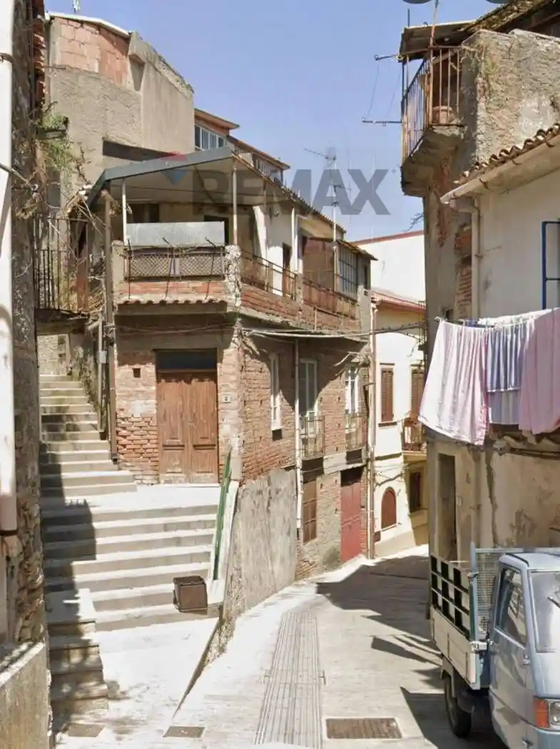 Casa indipendente in vendita a Gualtieri Sicaminò