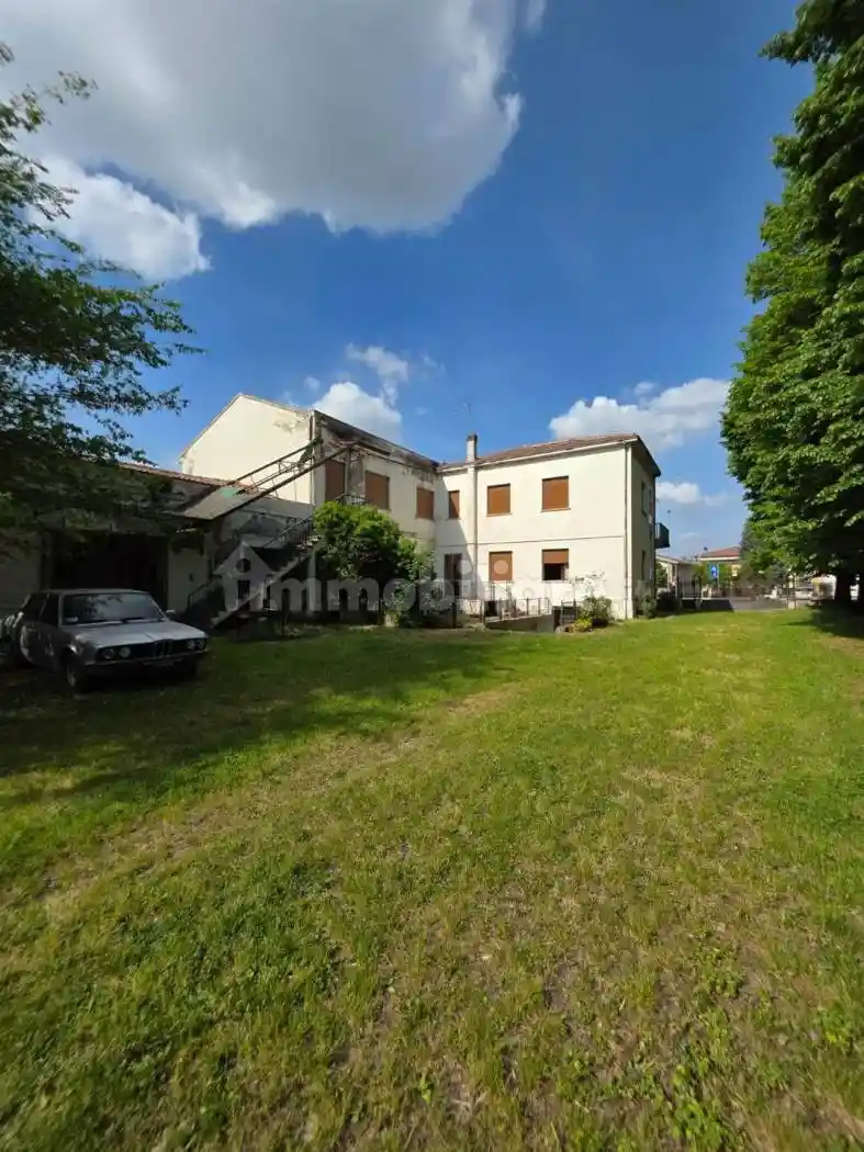 Palazzo - Edificio in vendita a Solesino