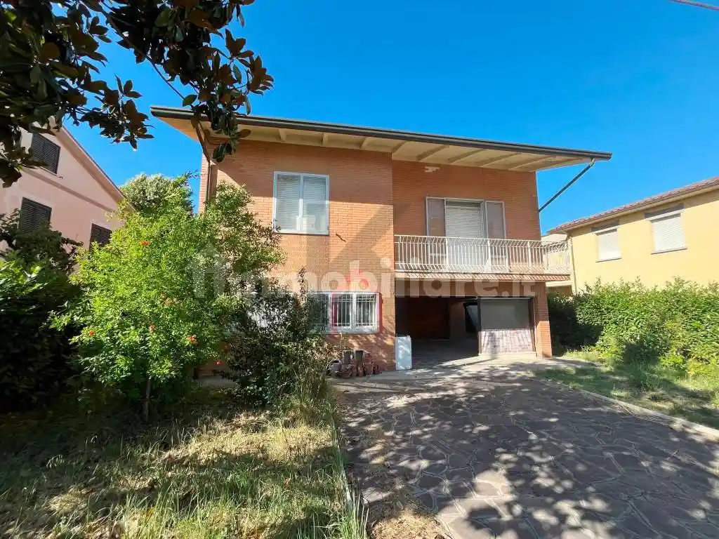 Casa indipendente in vendita a Forlì