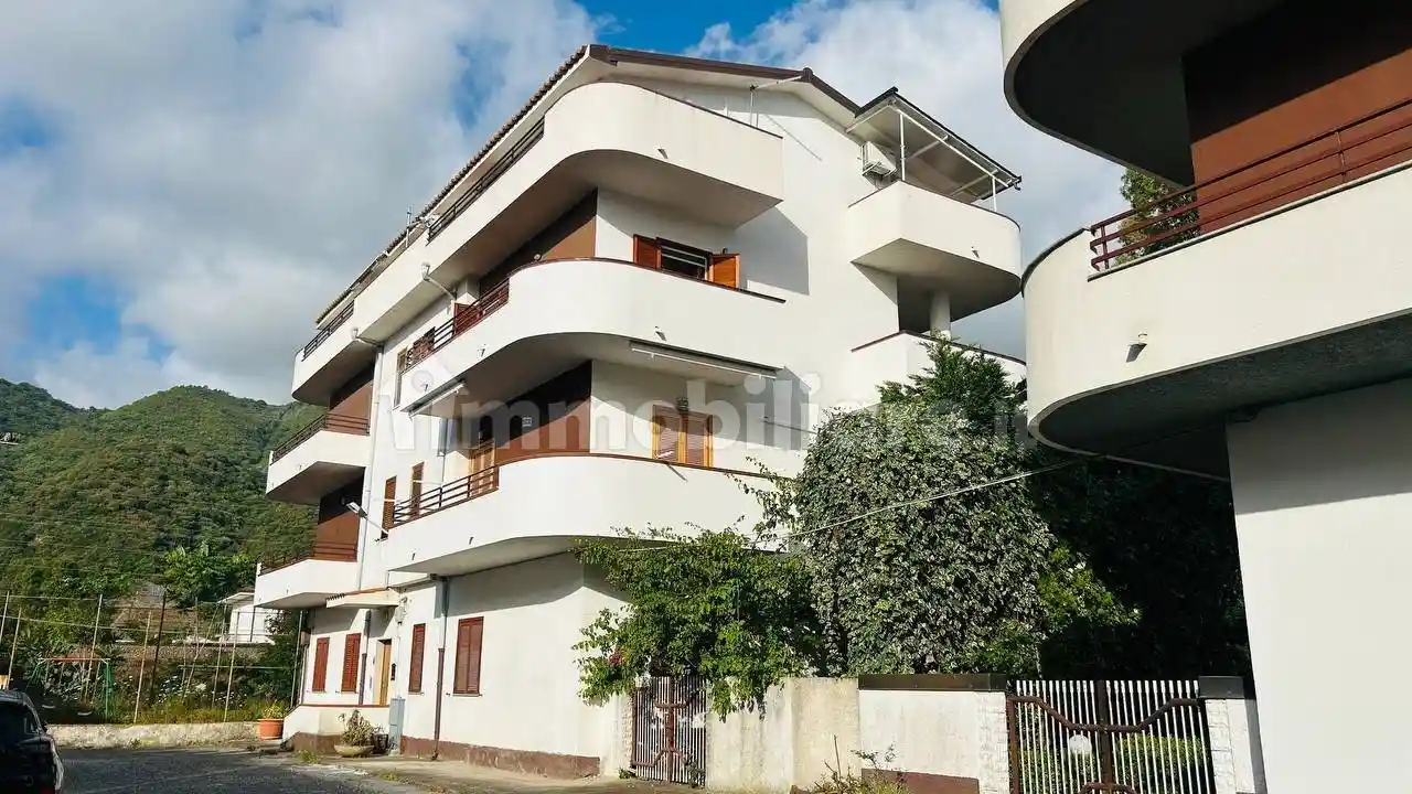 Appartamento in vendita a Falerna