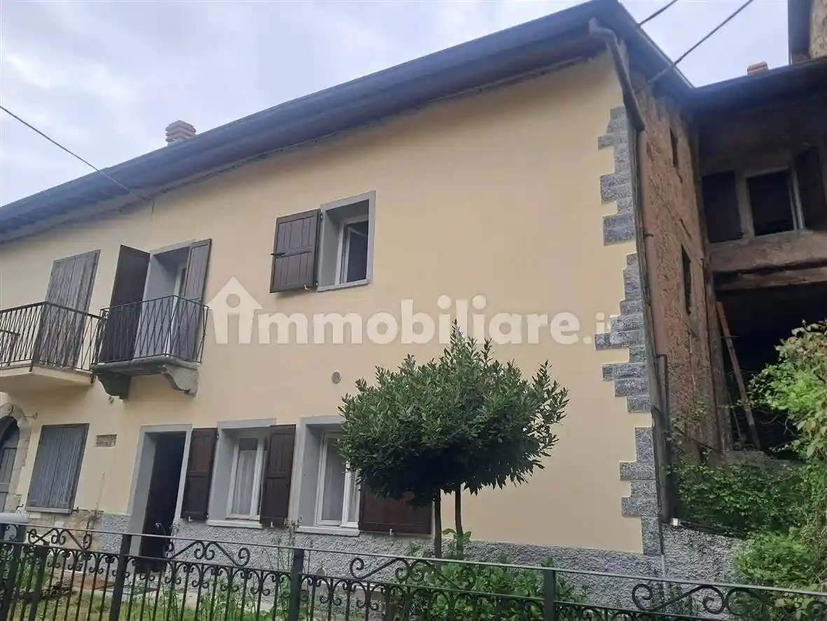 Casa indipendente in vendita a Oltre il Colle