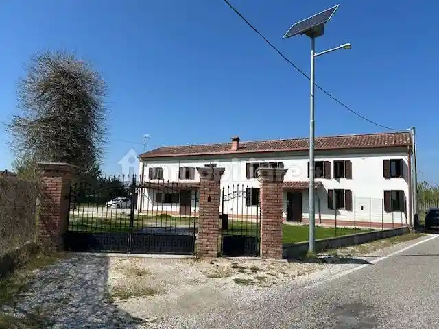 Villa in vendita a Stienta