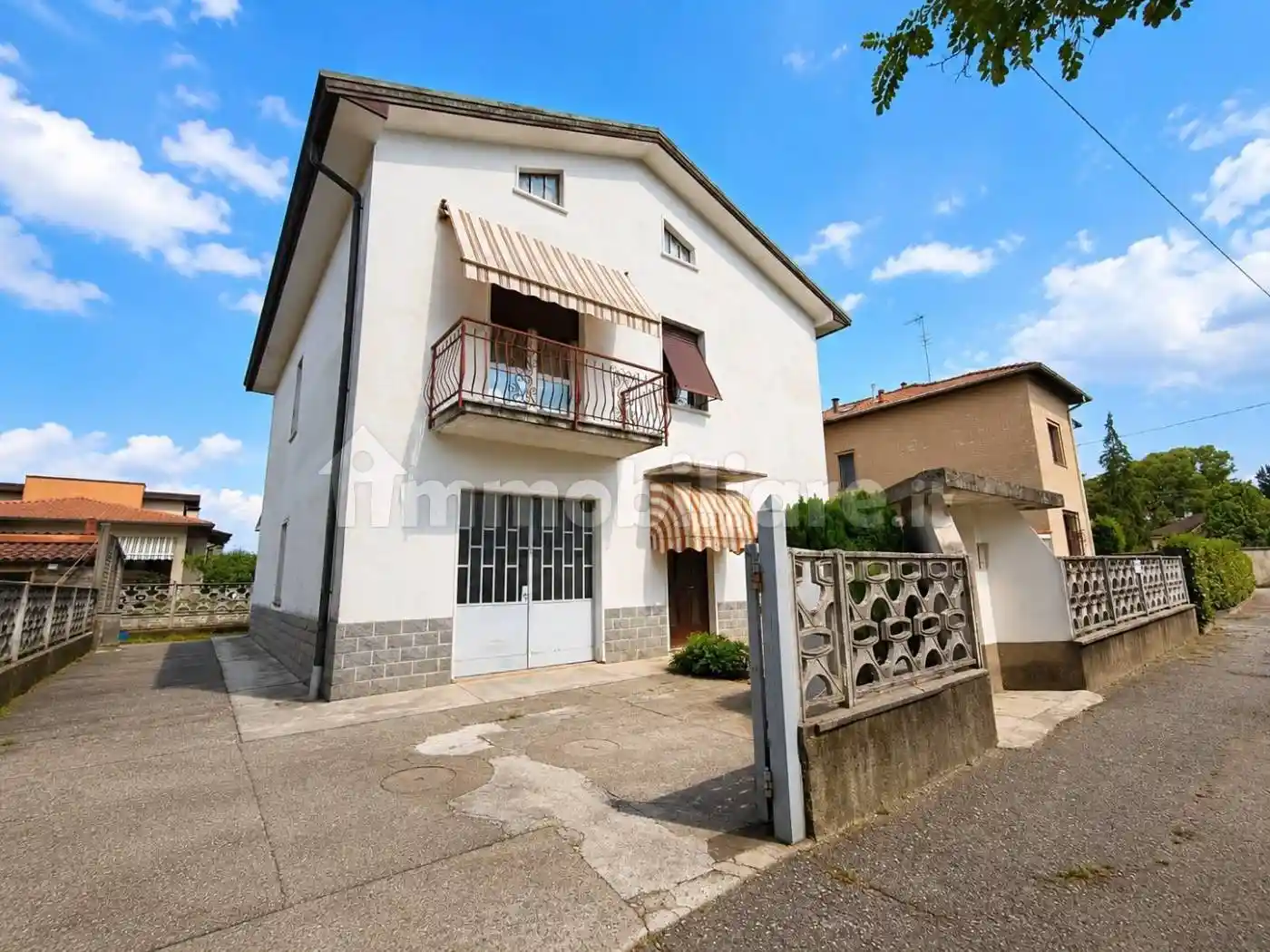 Villa in vendita a Lonate Ceppino