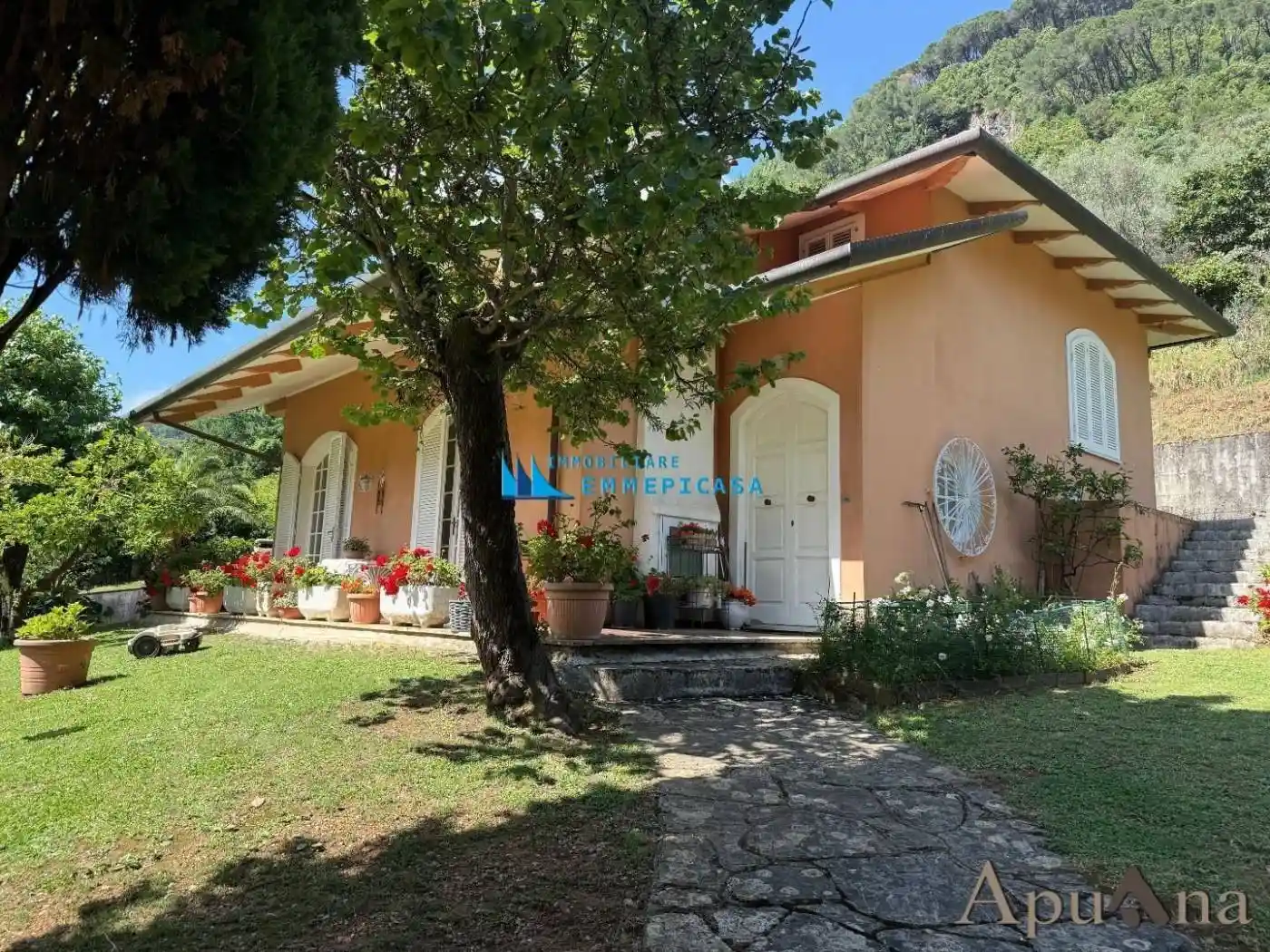Villa in vendita a Massa