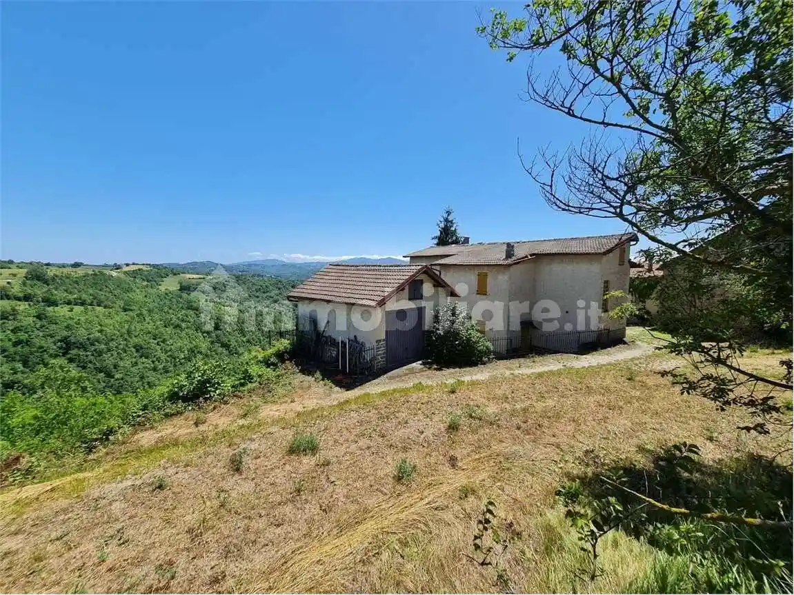 Casa indipendente in vendita a Sale San Giovanni