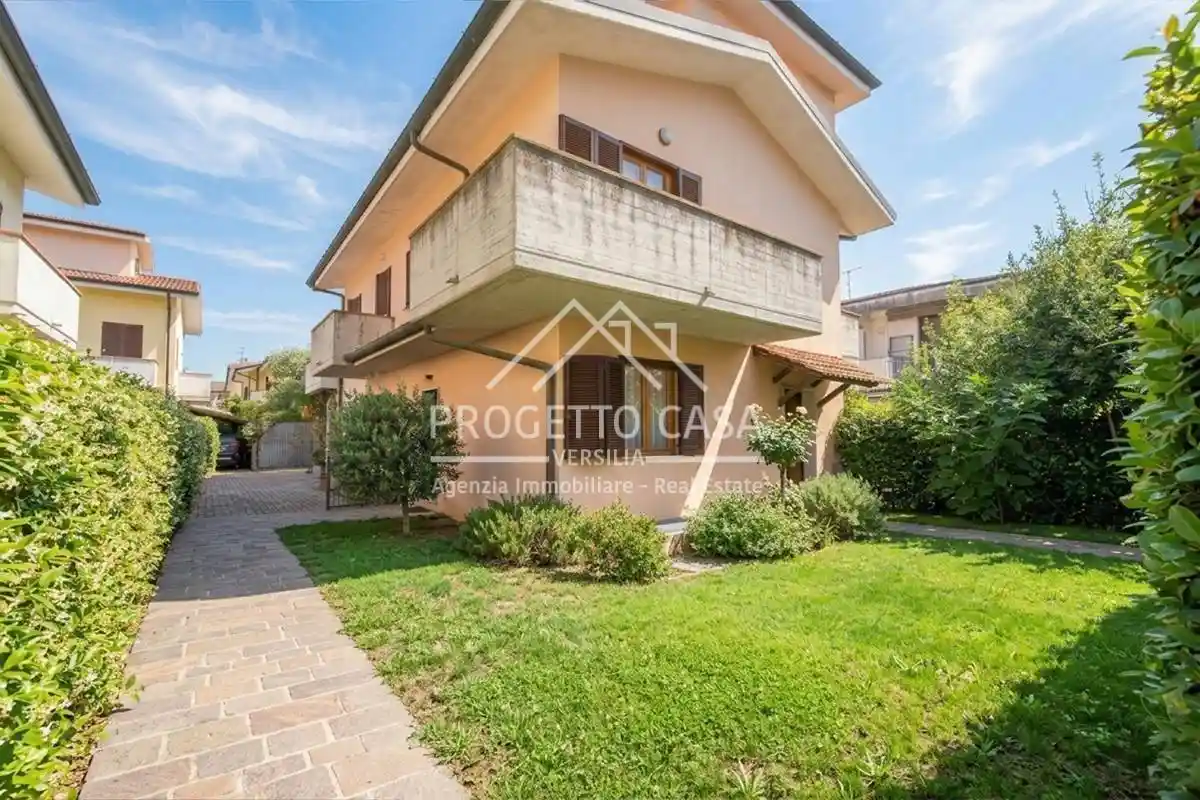 Villa in vendita a Viareggio