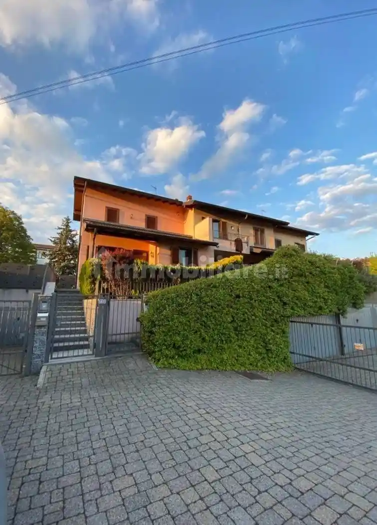Villetta a schiera in vendita a Lipomo