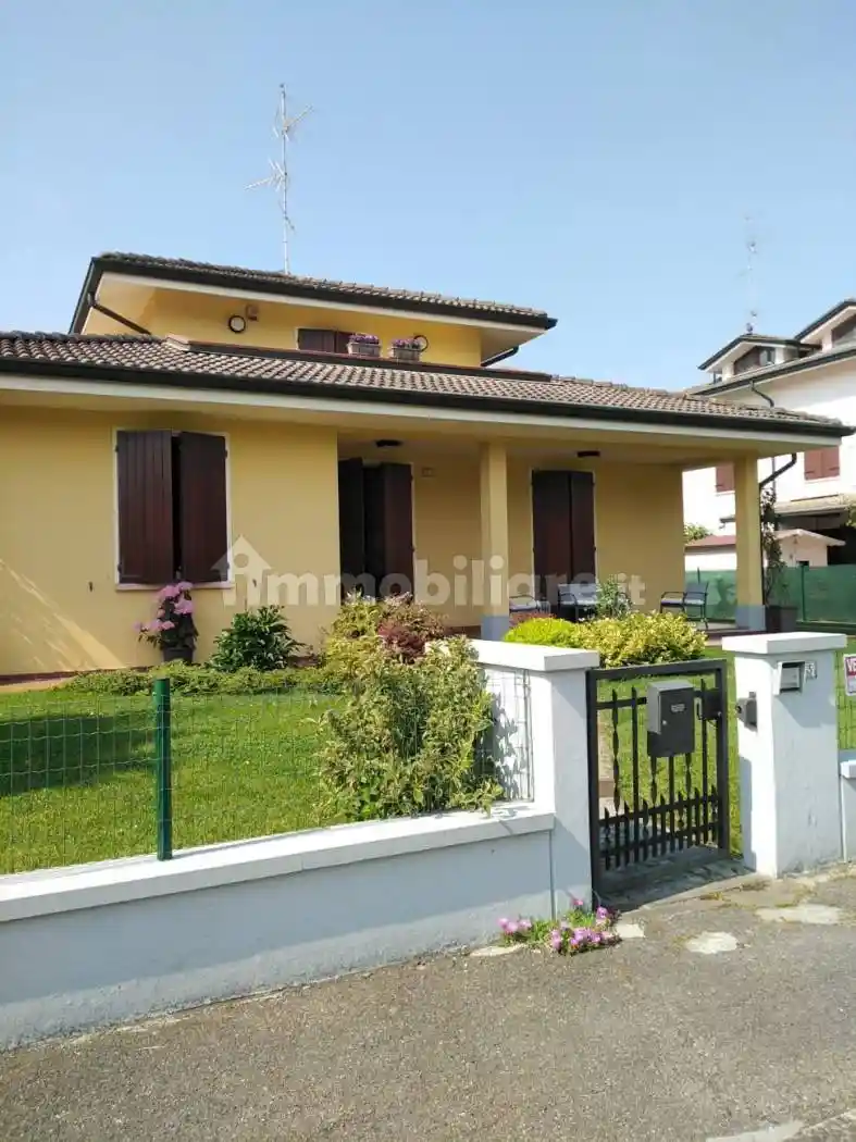 Villa in vendita a Rolo