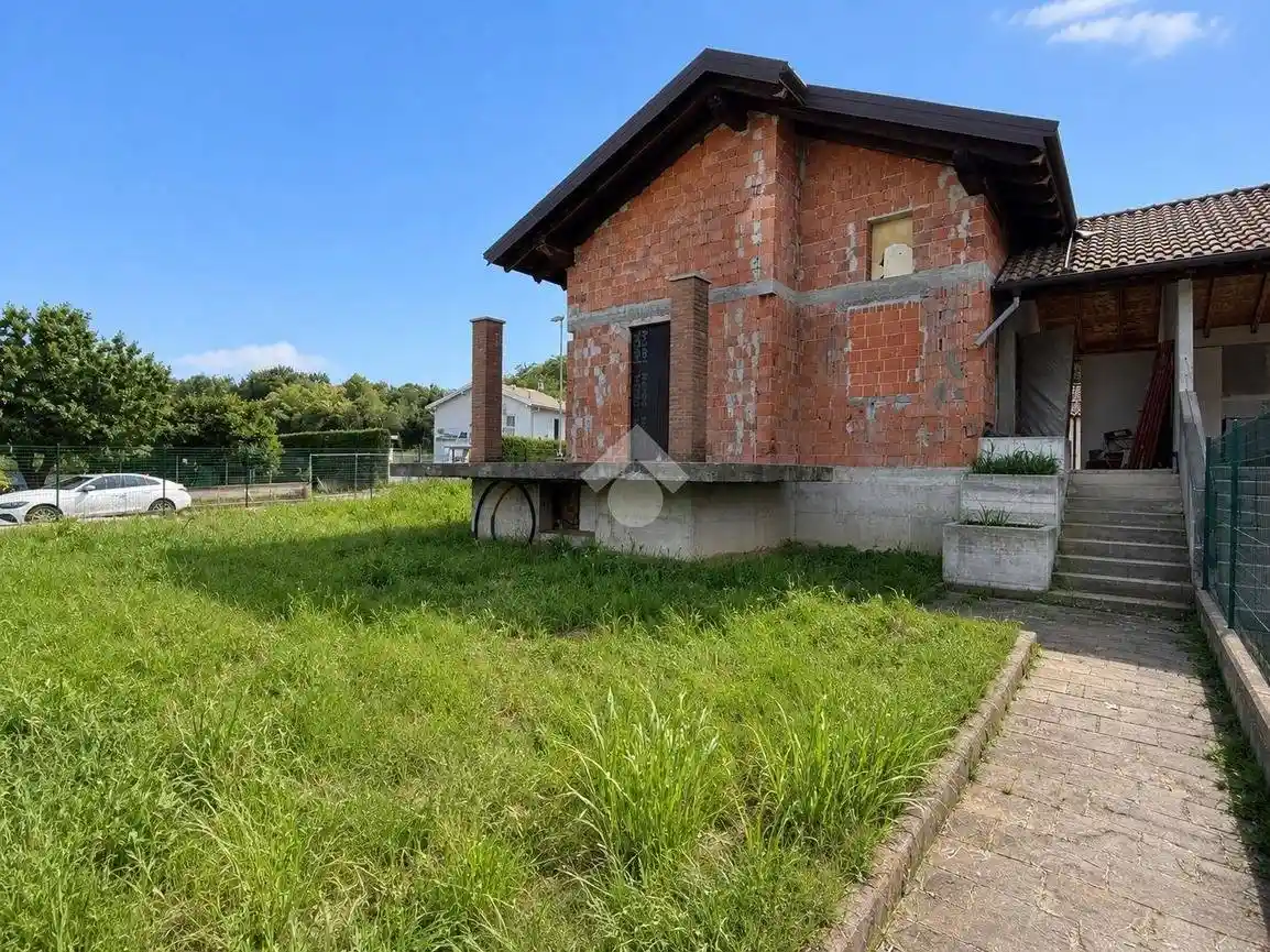 Villa in vendita a Dorzano