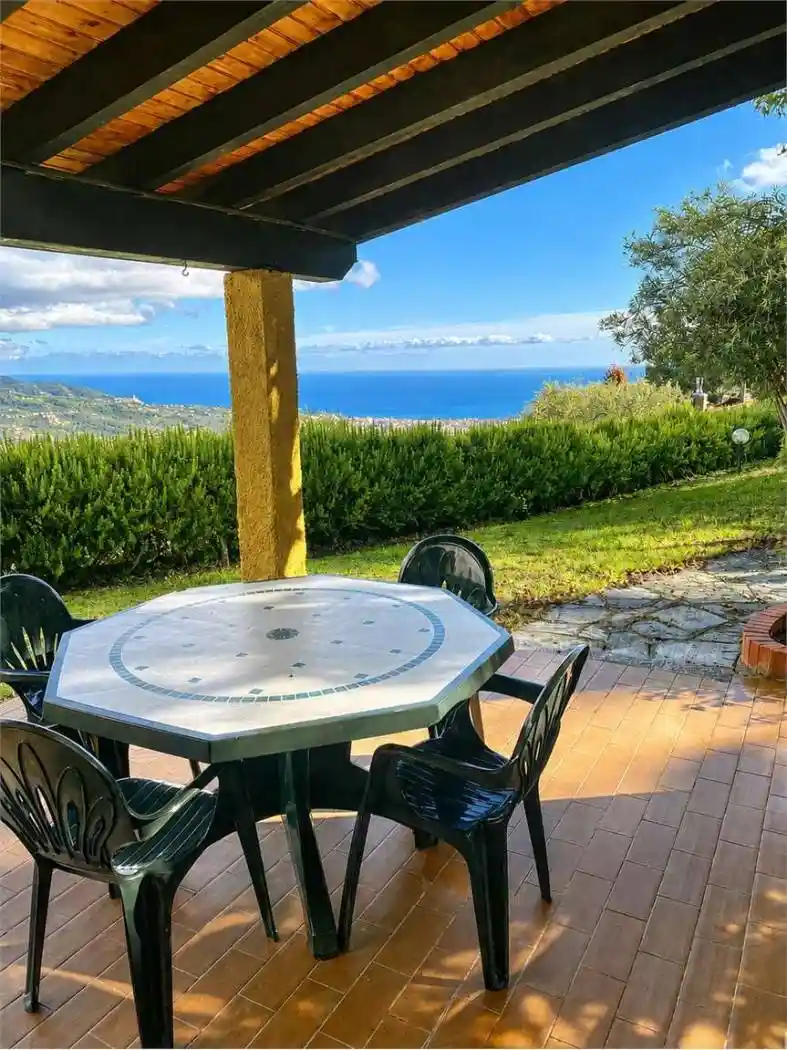 Villa in vendita a Diano Arentino