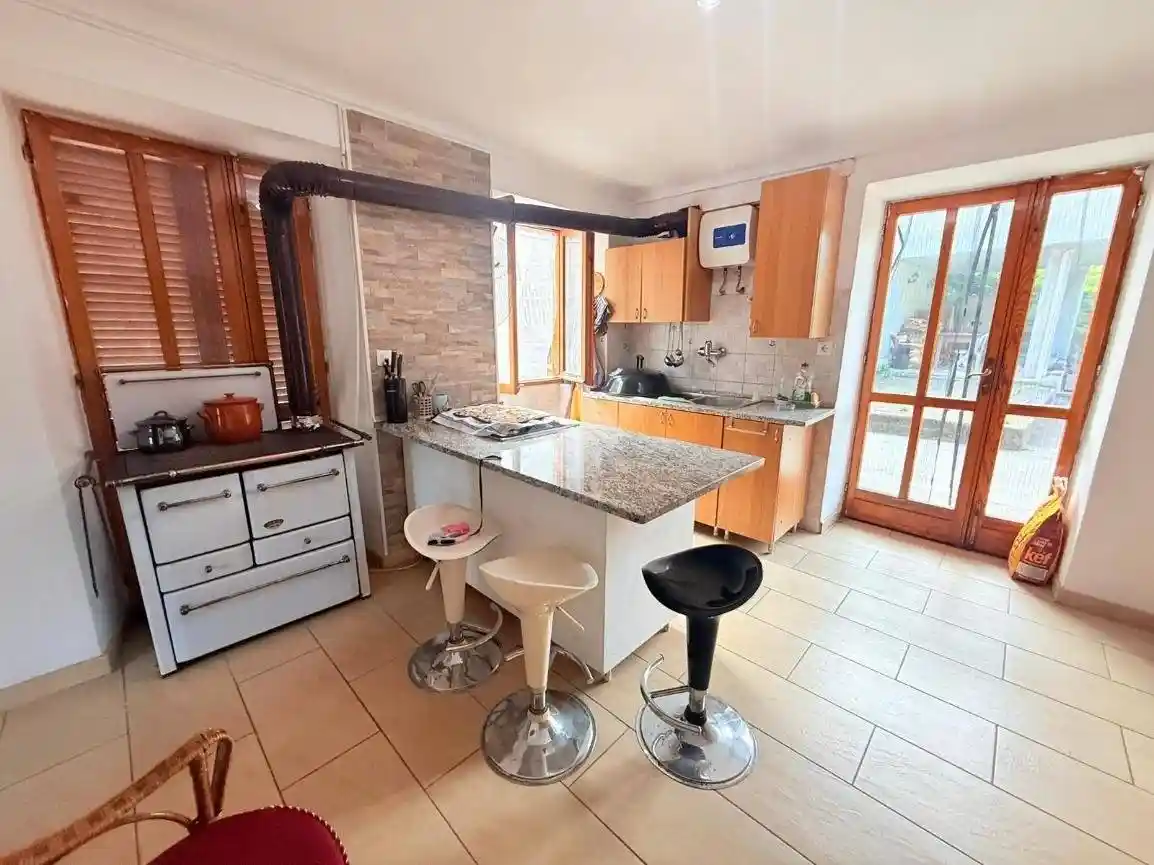 Casa indipendente in vendita a Traves