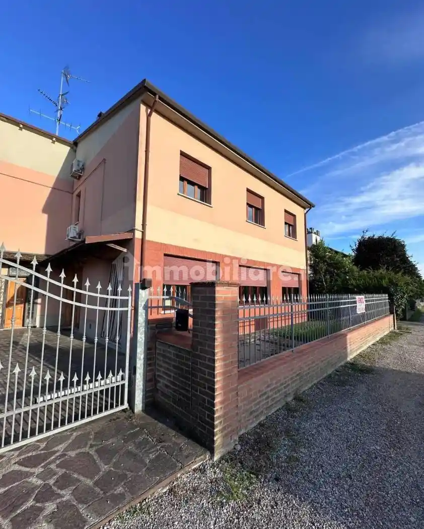 Villa in vendita a Cento