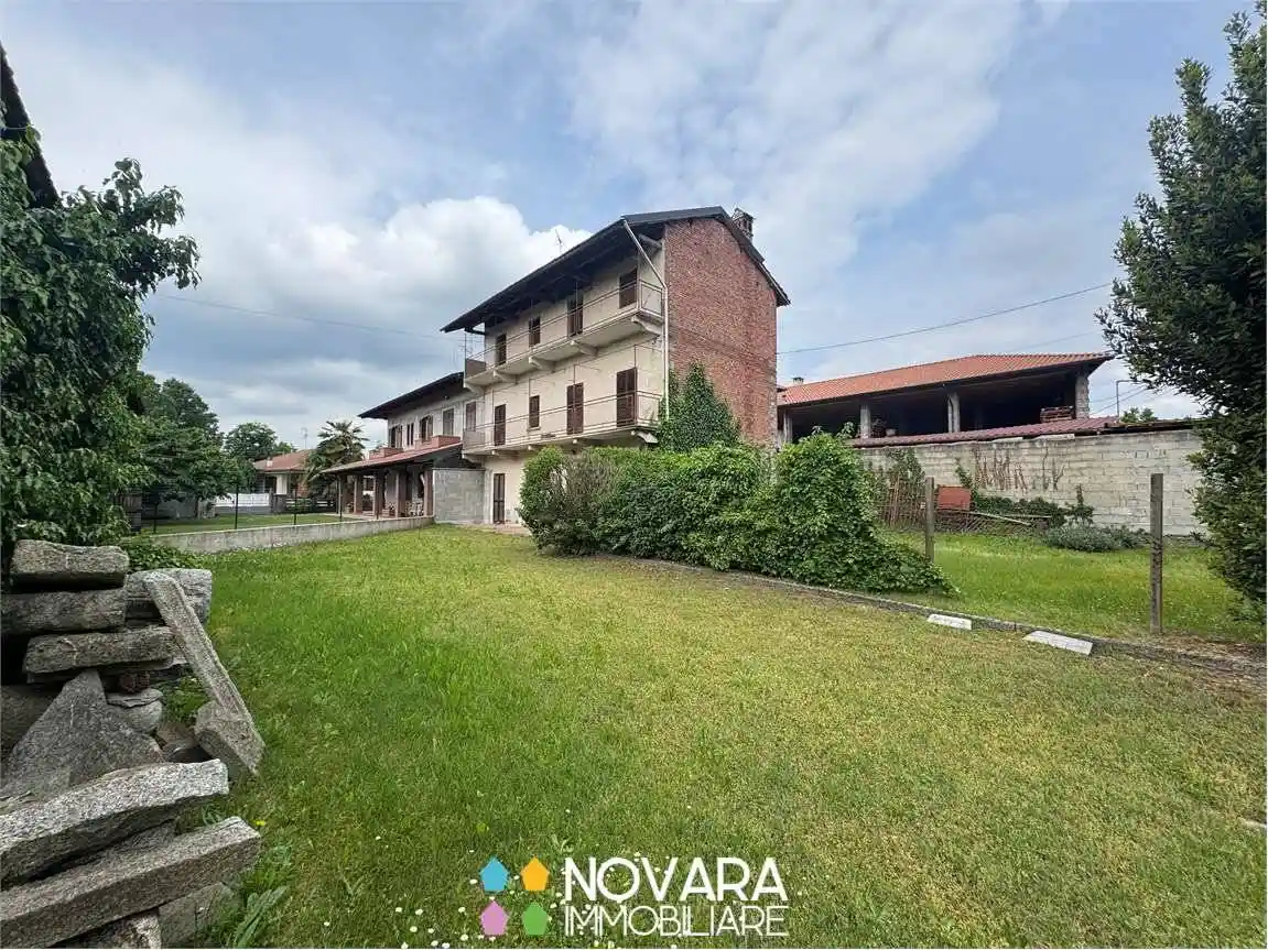 Casa indipendente in vendita a Fontaneto d'Agogna