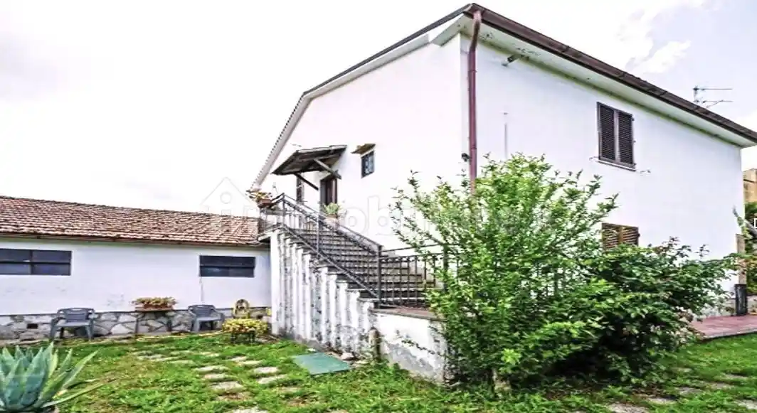 Rustico - Casale in vendita a Castell'Azzara