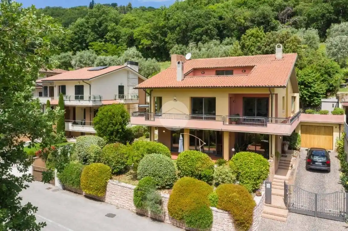 Villa in vendita a Fossombrone