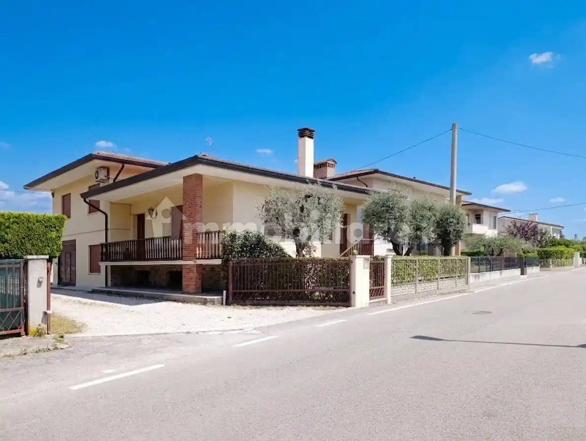 Villa in vendita a Rosà
